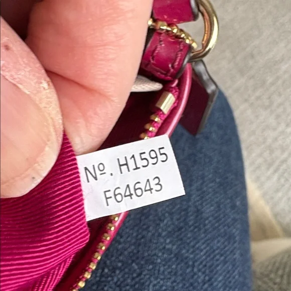 Coach Classic Jacquard Wristlet EUC - Picture 9 of 10